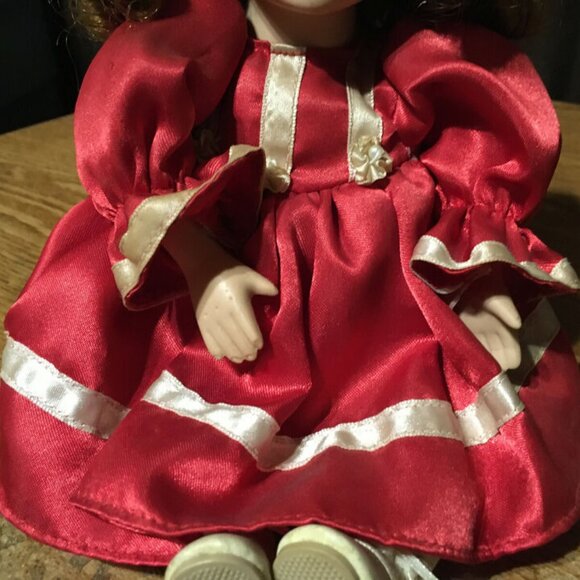 COLLECTORS CHOICE SERIES BY DANDEE PORCELAIN MUSICAL DOLL - Picture 3 of 10